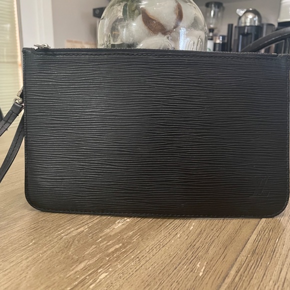 Louis Vuitton Neverfull Wristlet - Picture 2 of 7